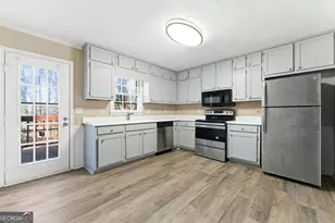 2653 Laurel Woods Ln SE, Conyers, GA 30094 - Photo 7