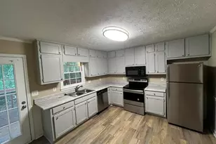 2653 Laurel Woods Ln SE, Conyers, GA 30094 - Photo 9