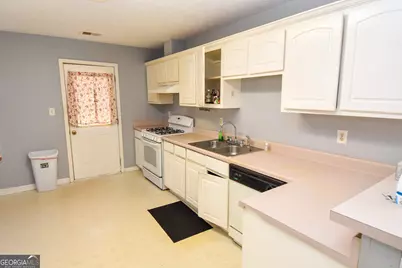 120 Park Place, Barnesville, GA 30204 - Photo 5