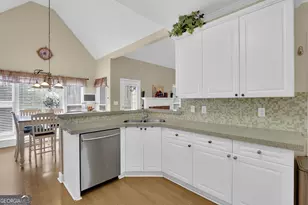 5252 Deep Springs Dr, Stone Mountain, GA 30087 - Photo 15