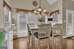 5252 Deep Springs Dr, Stone Mountain, GA 30087 - Photo 11