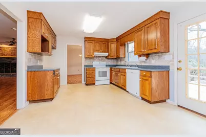 6137 Wesleyan Drive N, Macon, GA 31210 - Photo 17