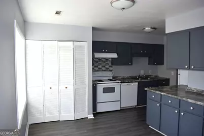 912 Pineland Avenue #APT 6, Hinesville, GA 31313 - Photo 3