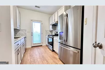 6243 Shoreview Circle, Flowery Branch, GA 30542 - Photo 9