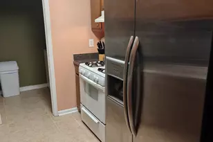 887 Brandy Oaks Ln, Stone Mountain, GA 30088 - Photo 3