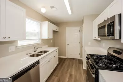 374 Eagles Crossing Circle, Riverdale, GA 30274 - Photo 7