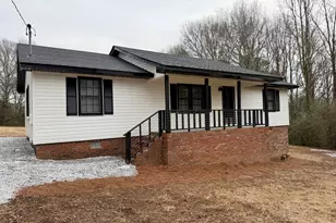 82 Hubbard St, Bowersville, GA 30516 - Photo 1