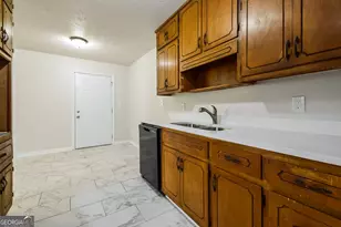 6494 Bobolink Ct, Rex, GA 30273 - Photo 7