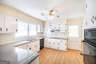 1739 Houston Lake Rd, Perry, GA 31069 - Photo 9