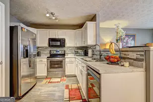 1015 Magnolia Gardens Walk, McDonough, GA 30253 - Photo 5