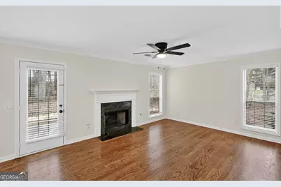 5546 NW Hurstcliffe Drive, Kennesaw, GA 30152 - Photo 9