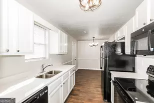 9430 Sleepy Hollow Ln, Jonesboro, GA 30238 - Photo 5