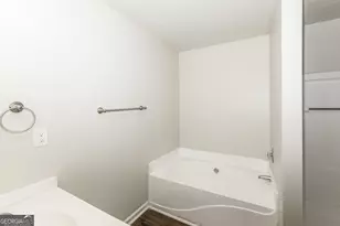 9430 Sleepy Hollow Ln, Jonesboro, GA 30238 - Photo 9