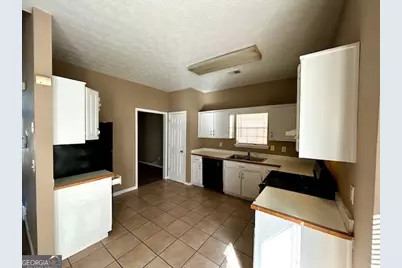 4034 Robin Circle, Atlanta, GA 30349 - Photo 11