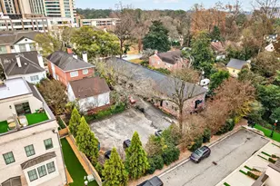 3668 Kingsboro Rd NE, Atlanta, GA 30319 - Photo 17