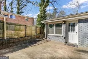 1918 Valley Ridge Dr SW, Atlanta, GA 30331 - Photo 9