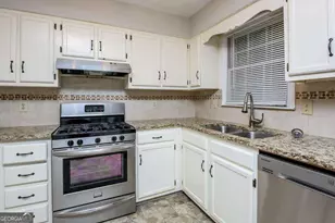 3999 Tall Pine Dr, Marietta, GA 30062 - Photo 5