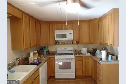 149 Holmes Street, Barnesville, GA 30204 - Photo 7