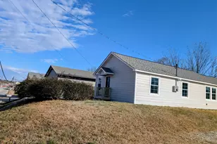 481 W Currahee St, Toccoa, GA 30577 - Photo 33