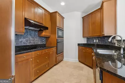 2828 Peachtree Road NE # 802, Atlanta, GA 30305 - Photo 31