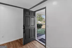 111 E Banks St, Glennville, GA 30427 - Photo 7