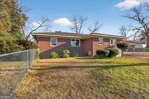 111 E Banks St, Glennville, GA 30427 - Photo 33