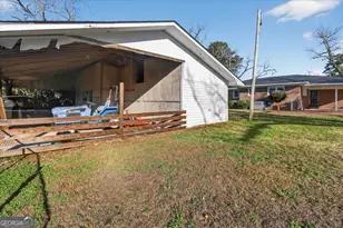 111 E Banks St, Glennville, GA 30427 - Photo 35