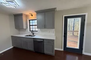 145 S Meadowcliff Cir, Carrollton, GA 30116 - Photo 7