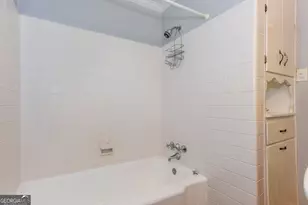 3132 Cloverhurst Dr, East Point, GA 30344 - Photo 11