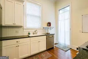 216 W Park Ave, Savannah, GA 31401 - Photo 15