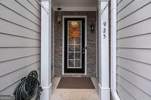 925 Pierce Ivy Ct, Lawrenceville, GA 30043 - Photo 3