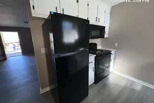 271 E Wright St, Winder, GA 30680 - Photo 7