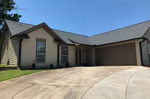 290 Monmouth Dr, Fayetteville, GA 30214 - Photo 1