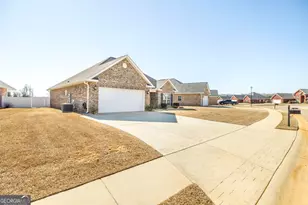 420 Lamplight Dr, Byron, GA 31008 - Photo 3