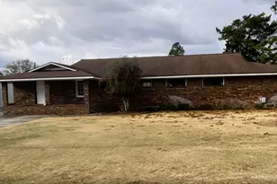 114 S Jefferson St, Swainsboro, GA 30401 - Photo 1