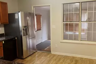 557 Crestridge Ct, Stone Mountain, GA 30083 - Photo 3