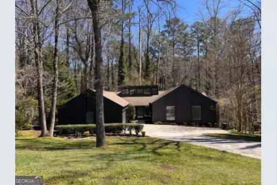 192 NE Kings Row NE, Marietta, GA 30067 - Photo 1