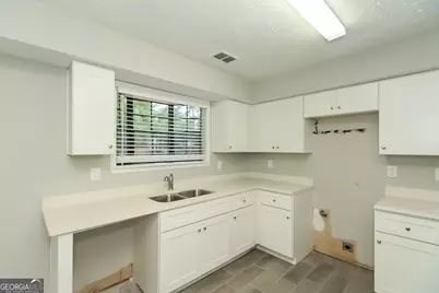 8070 Linda Court, Jonesboro, GA 30238 - Photo 7