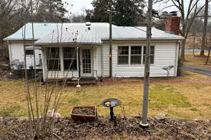 384 W Monroe St, Talbotton, GA 31827 - Photo 3