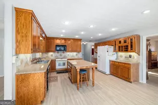 605 Chenocetah Dr, Cornelia, GA 30531 - Photo 7