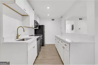 2396 Lawrenceville Highway #V, Decatur, GA 30033 - Photo 11