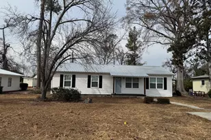 10 Grove St, Hazlehurst, GA 31539 - Photo 1