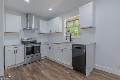 5207 Dixie Lake Road, Union City, GA 30291 - Photo 9