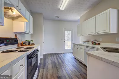 8106 Wynfield Drive, Jonesboro, GA 30238 - Photo 11