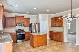 402 Sweetwood Ct, Lagrange, GA 30241 - Photo 3