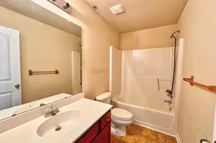 402 Sweetwood Ct, Lagrange, GA 30241 - Photo 11
