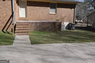 1905 Karen Cir, Milledgeville, GA 31061 - Photo 7