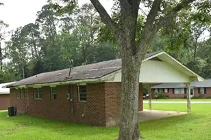 305 S Baker St, Glennville, GA 30427 - Photo 3