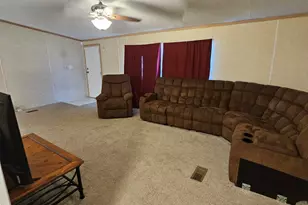 437 Burkhalter Cir, Claxton, GA 30417 - Photo 5