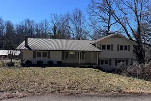 192 Summit St, Cornelia, GA 30531 - Photo 1